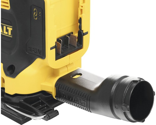 Närbild av ett DeWalt-verktyg med batterianslutning och utsugningsmunstycke