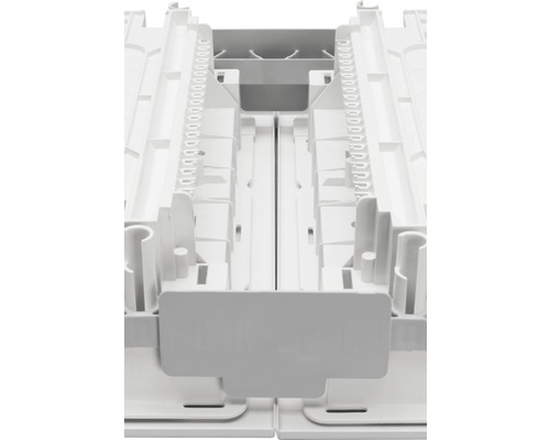 Detaljbild av en vit förvaringslåda i plast.