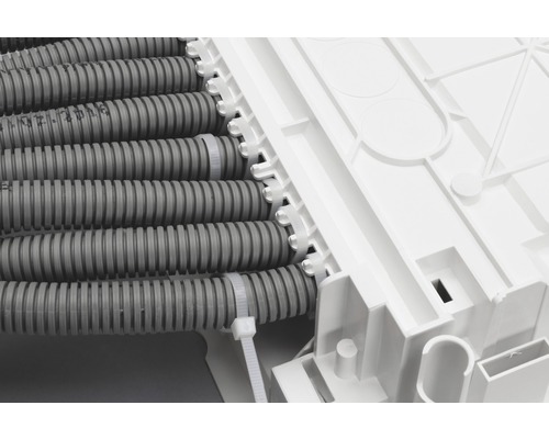 Installation av flexibla rör i en kopplingsdosa.