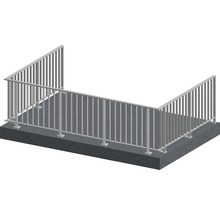 Balkongräcke av metall på betonggolv