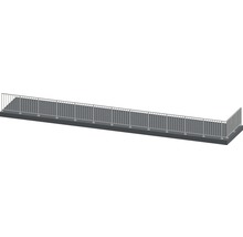 Illustration av en galvaniserad metallbro med räcke