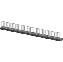 Räcke av stål på betongkonstruktion