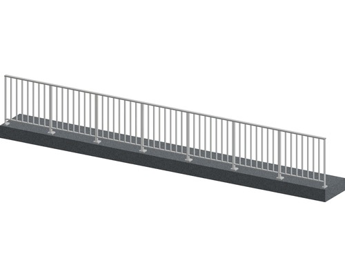 Metallräcke på betongfundament