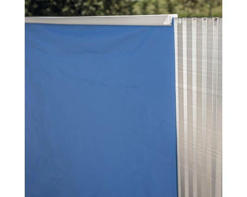 Detaljvy av en blå integritetsskärm med aluminiumram