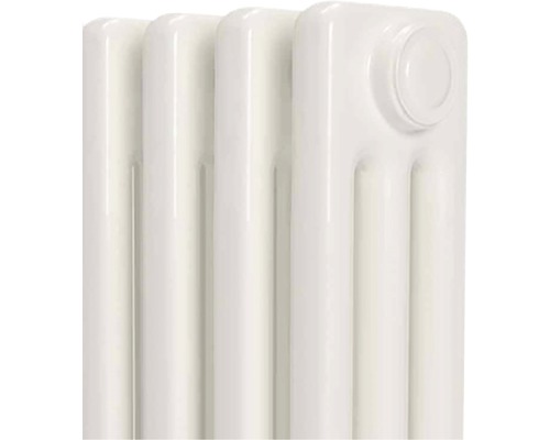 Närbild av en vit sektionsradiator