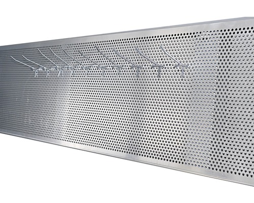 Perforerad plåtvägg med krokar för verktygsupphängning