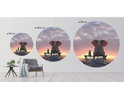 Väggdekaler i tre storlekar med en elefant och en hund som sitter på en bänk och tittar på solnedgången