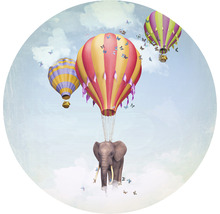 Illustration med elefant under luftballong och fjärilar