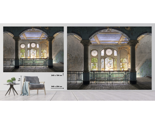 Fototapet med motiv av ett trapphus i en gammal byggnad, format 340 x 254 centimeter