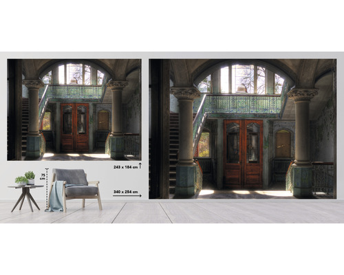 Fototapet med motiv av en trappa i en gammal byggnad