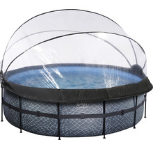 Rund pool med transparent tak för skydd mot väder och vind