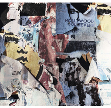 Collage av trasiga pappersaffischer