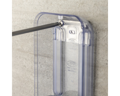 Montering av en transparent duschstång med en skruvmejsel