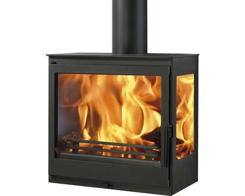 Braskamin med ved och rökkanal