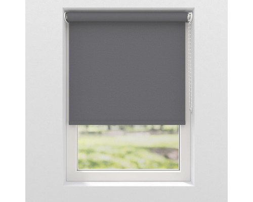 Grå rullgardin på fönstret