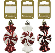 Tre julgranskulor i form av karameller