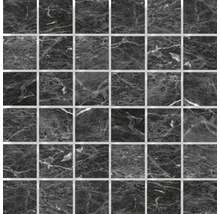 Fyrkantiga mosaikplattor av natursten med marmorlook