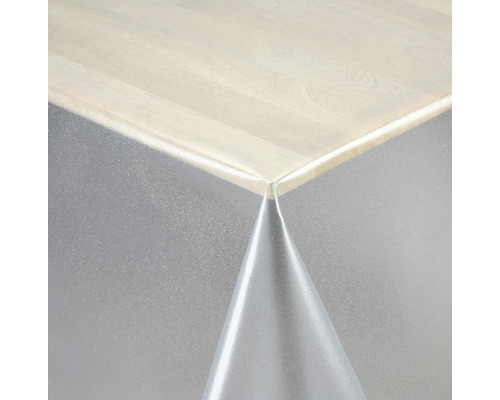 Transparent duk skyddar ett bord