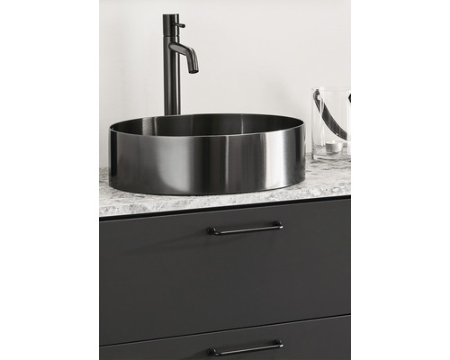 Tvättställ i metall på underskåp med lådor