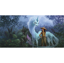 Scen från filmen Raya och den sista draken med Raya och Sisu i djungeln