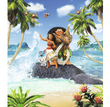 Scen med karaktärerna Vaiana, Maui och Pua från filmen Vaiana på en tropisk ö.