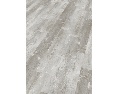 Installerat vinylgolv med träutseende