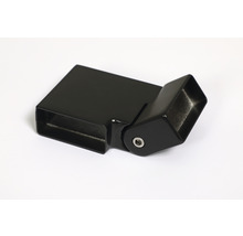 Justerbar fyrkantsrörkoppling för stängselkonstruktion