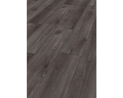 Lagt laminatgolv med träutseende