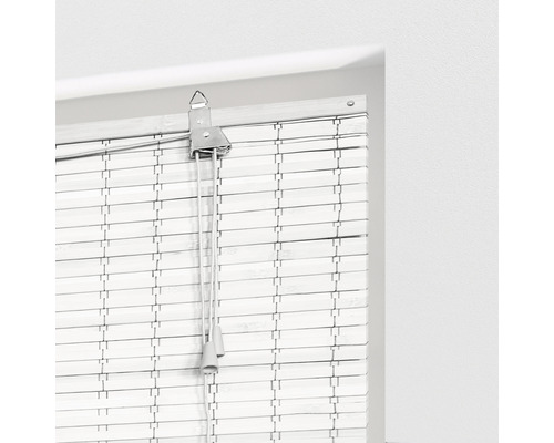 Detalj av en persienn vid fönstret