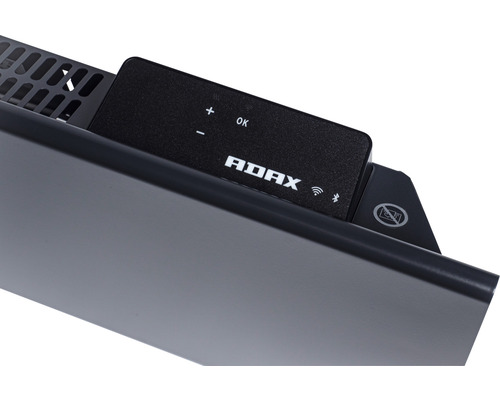 Adax radiator med kontrollpanel och konvektionsöppningar