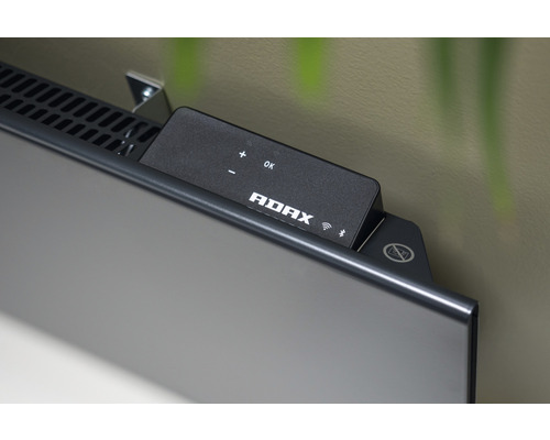Detaljvy av en Adax radiator med kontrollpanel