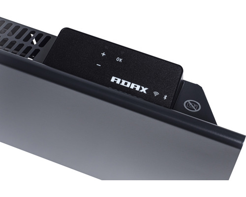 Detaljvy av en Adax-värmare med kontrollpanel