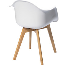 Vit stol med träben