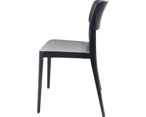 Svart plaststol i sidovy