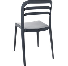 Trädgårdsstol i plast med ribbor i ryggstödet