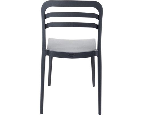 Plaststol med ribbmönster i ryggen