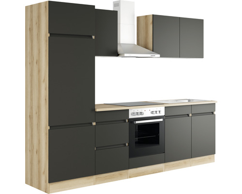 Köksdel med väggskåp, diskho och spis