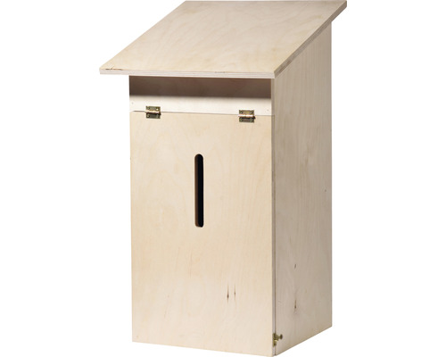 Träbrevlåda med inkast och sluttande tak