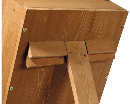 Detaljvy av en träplanteringslåda med stativ