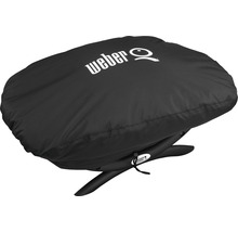 Weber grill med svart skyddshölje och Weber logotyp