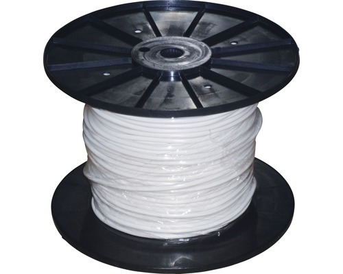 Vit elektrisk ledning på en spole för elinstallation