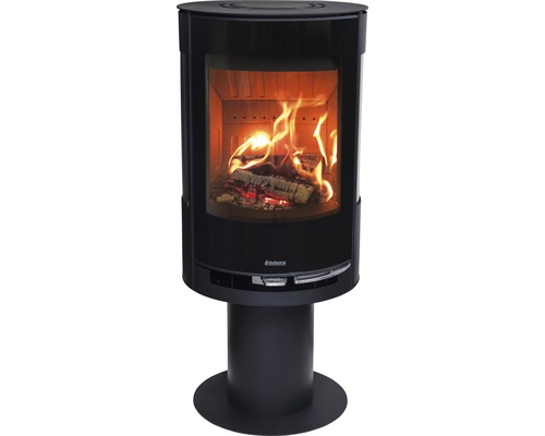 Kamin med brinnande ved
