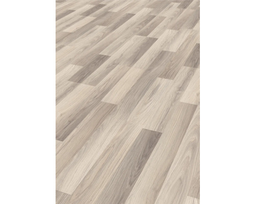 Lagt golvbeläggning med träutseende.