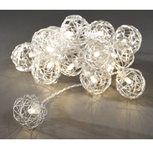 Dekorativ ljusslinga med sfäriska lampskärmar av trådnät