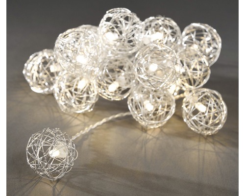 Dekorativ ljusslinga med sfäriska lampskärmar av trådnät