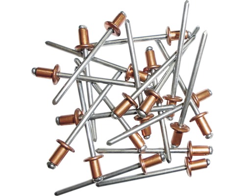 Flera metallblindnitar ligger ovanpå varandra.