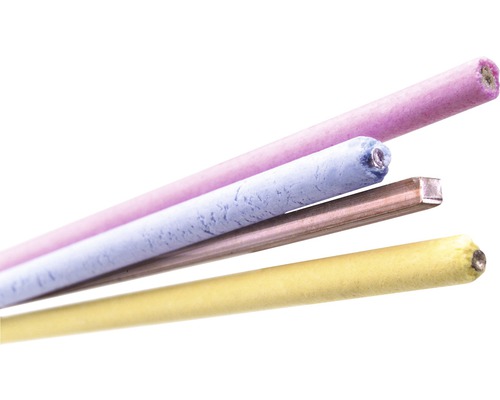 Närbild av olika svetselektroder