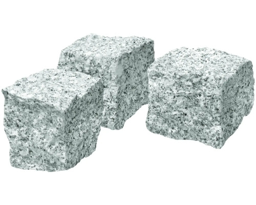 Tre gatstenar av granit