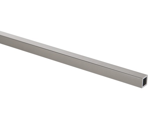 Fyrkantigt metallrör