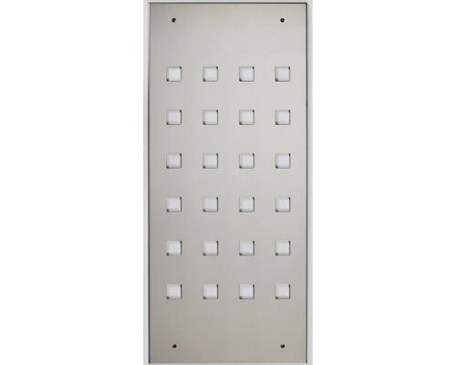 Metallplatta med kvadratiska utskärningar